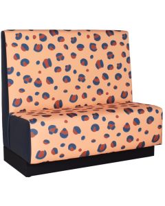 Kinder treinbank in een speelse manier utigevoerd